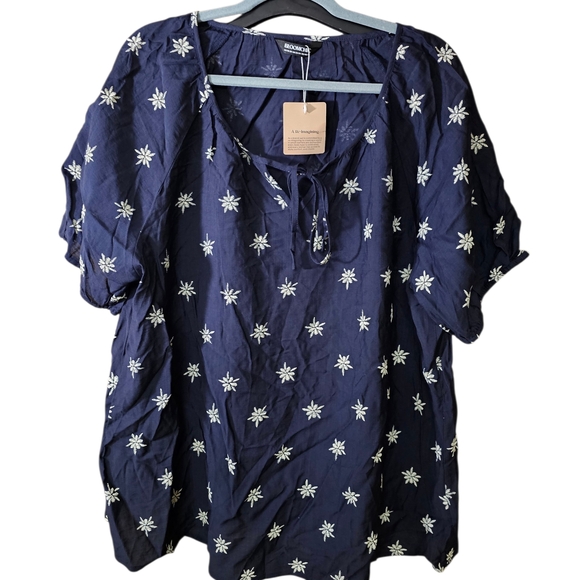 BloomChic Tops - NWT BloomChic Navy Floral Blouse